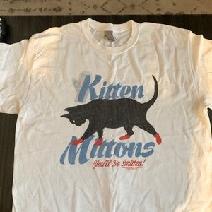 It’s Always Sunny in Philadelphia “Kitten Mittons” t-shirt in Size Large